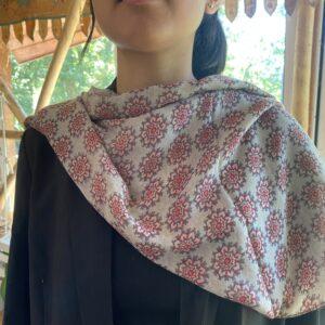 étole polycoton gris rouge 1