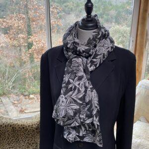 etole pareo polycoton noir fleurs blanches 1