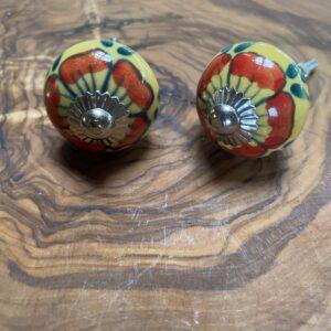 boutons de porte ceramique petit jaune fleurs rouges 1