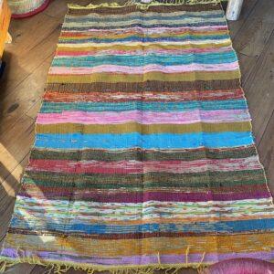 tapis tissé jaune 1