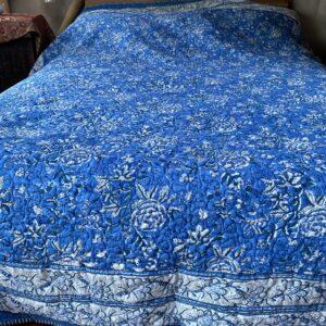 couvre lit blockprint bleu blanc roses 1
