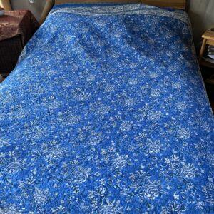 couvre lit blockprint bleu blanc roses 2