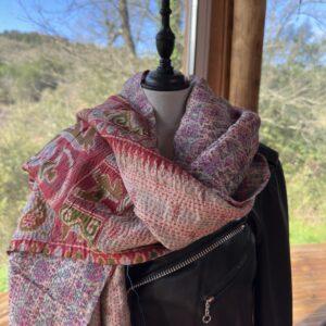 chale kantha rose fleuri et beige rouge vert 4