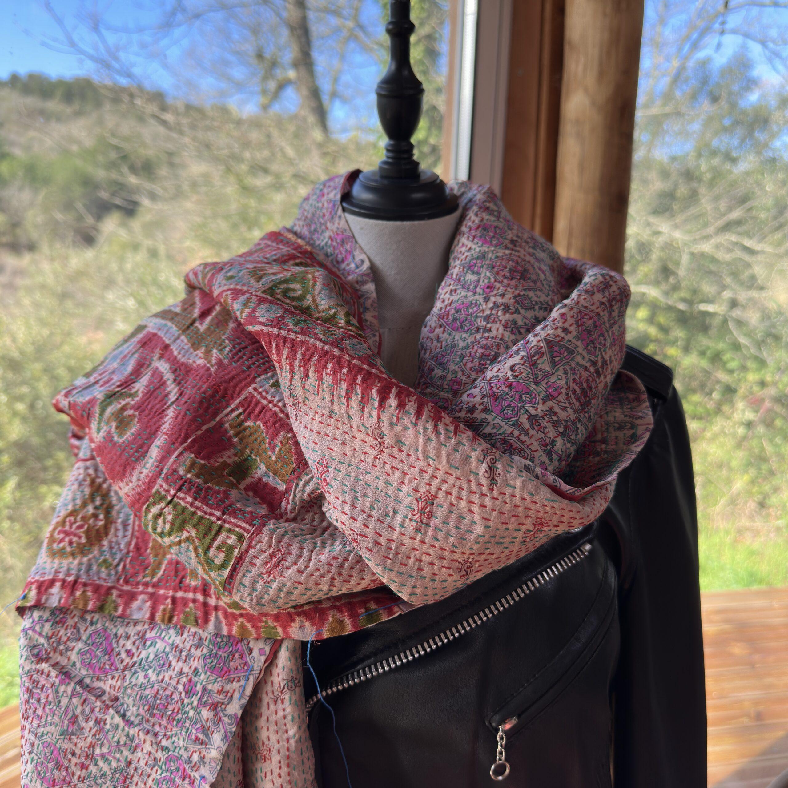chale kantha rose fleuri et beige rouge vert 4
