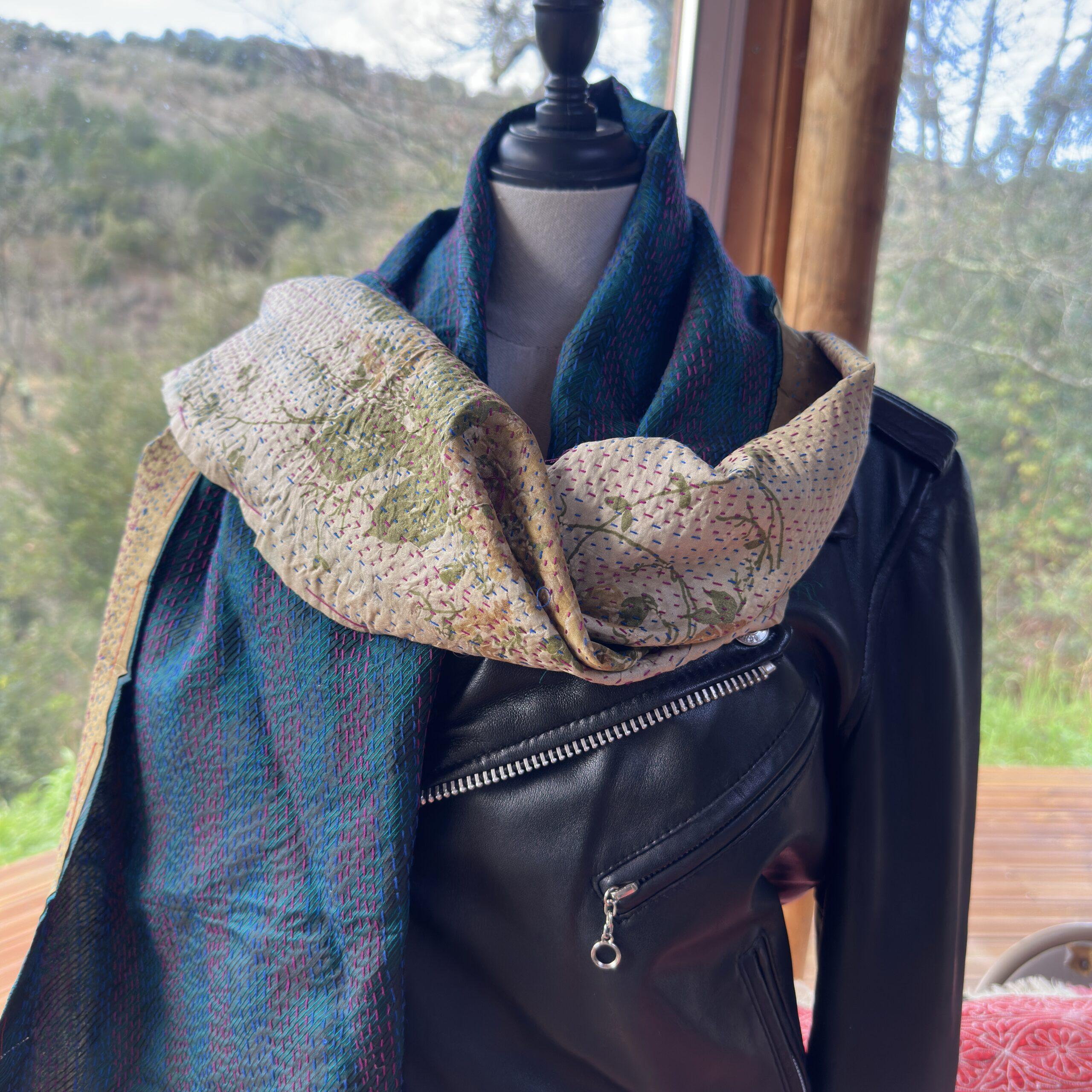 echarpe kantha bleu petrole et beige fleurs 3