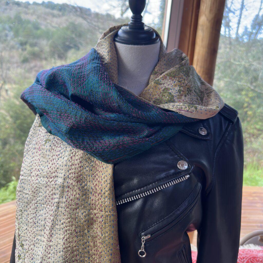 echarpe kantha bleu petrole et beige fleurs 4