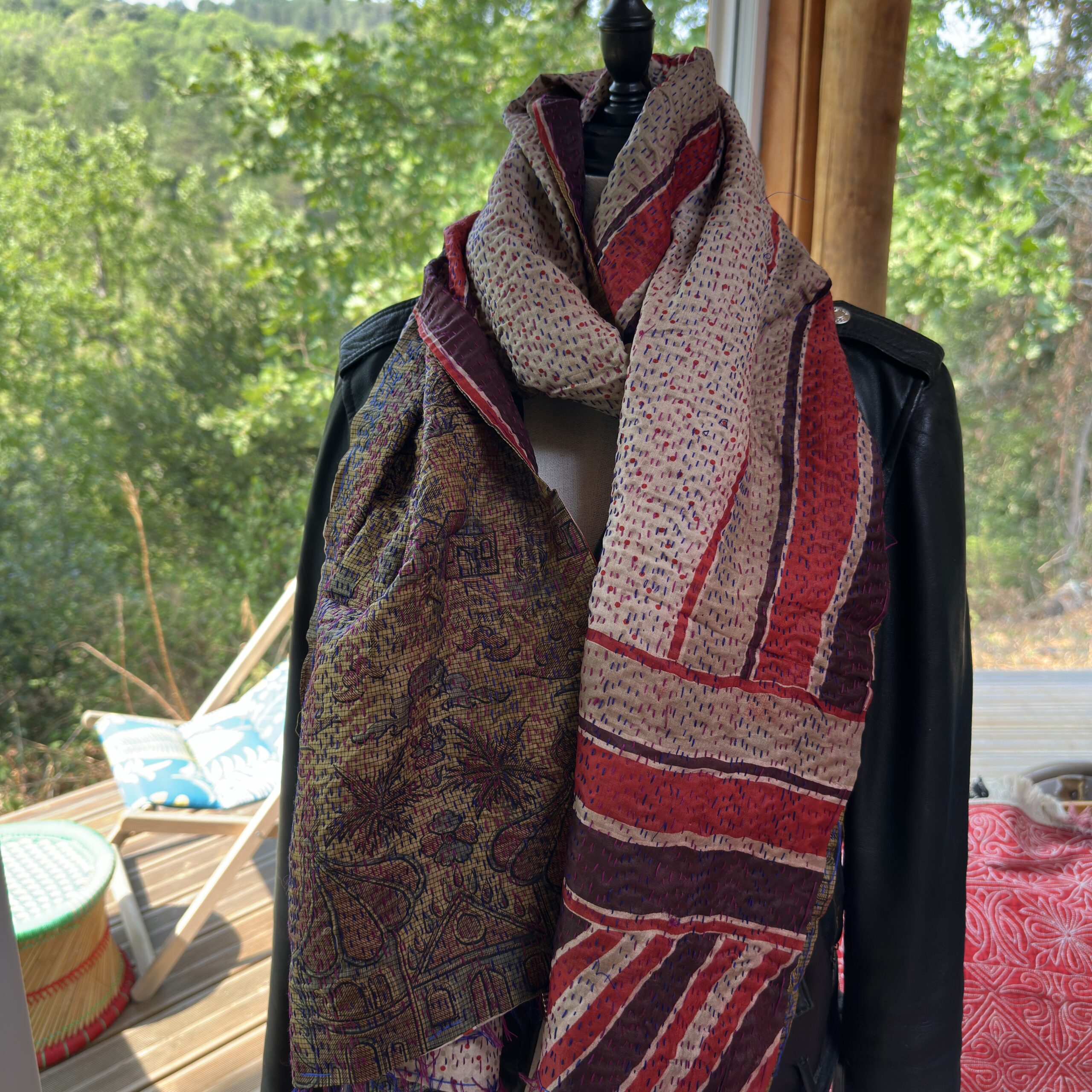 echarpe khanta beige dore et blanc rouge violet 3