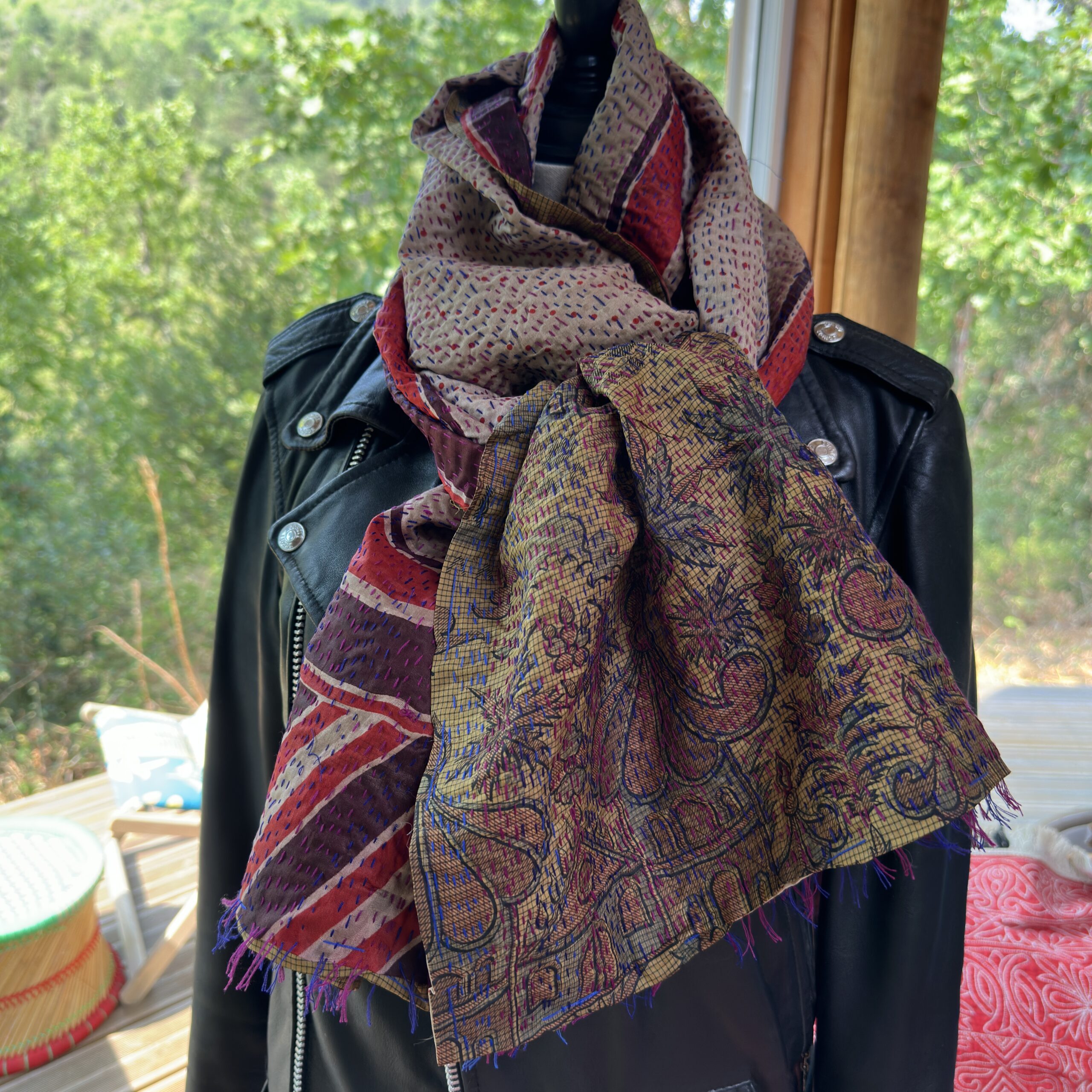 echarpe khanta beige dore et blanc rouge violet 4